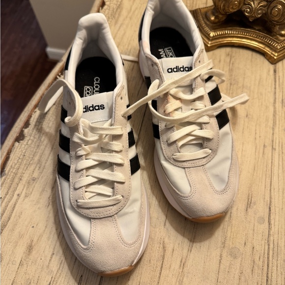 Adidas Cloud Comfort White and Black Classic Sneakers. Sz 9.5 - Picture 2 of 7